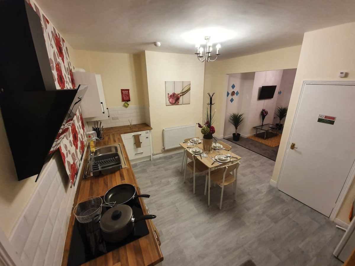 .12*JT* king bed cosy and lovely house + Free Parking + Free Fast WiFi . in 12 Johnson Terrace - Property image 23 - VivreStays