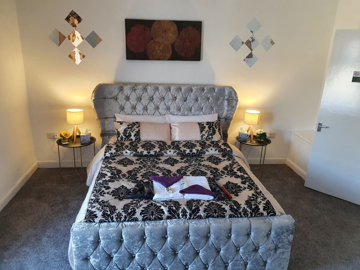 .12*JT* king bed cosy and lovely house + Free Parking + Free Fast WiFi . serviced apartment - Morley - VivreStays