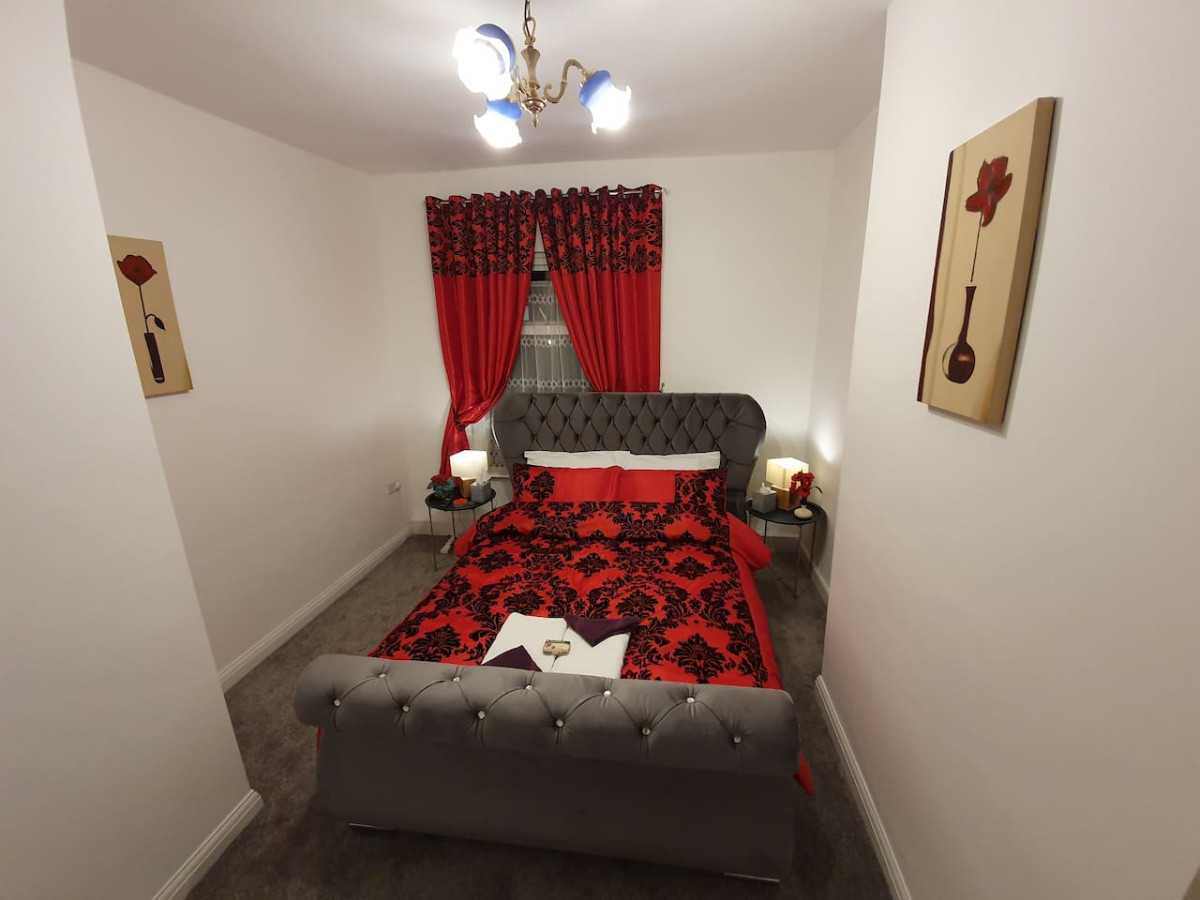 .12*JT* king bed cosy and lovely house + Free Parking + Free Fast WiFi . in 12 Johnson Terrace - Property image 6 - VivreStays