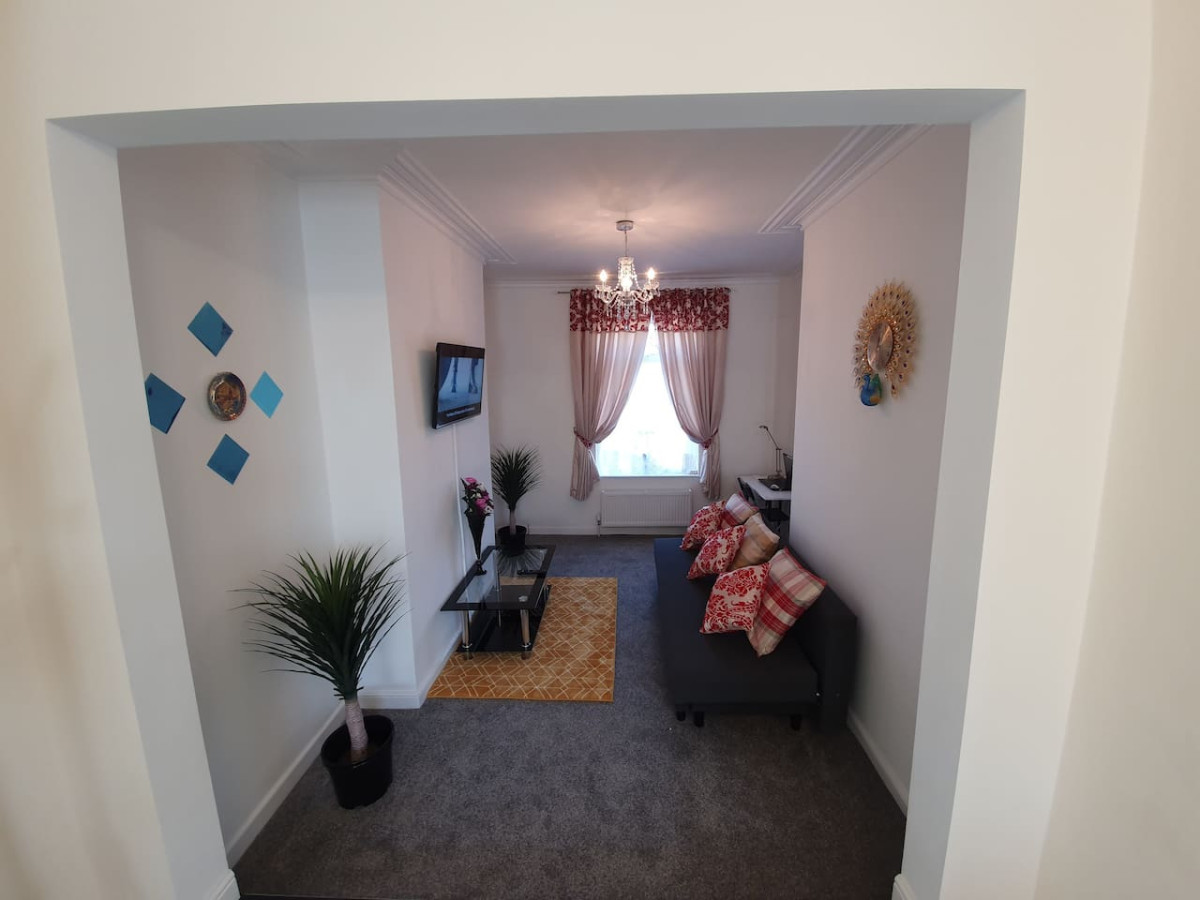 .12*JT* king bed cosy and lovely house + Free Parking + Free Fast WiFi . in 12 Johnson Terrace - Property image 15 - VivreStays