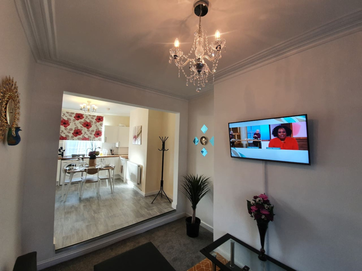 .12*JT* king bed cosy and lovely house + Free Parking + Free Fast WiFi . in 12 Johnson Terrace - Property image 18 - VivreStays