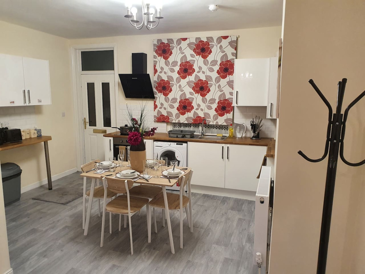 .12*JT* king bed cosy and lovely house + Free Parking + Free Fast WiFi . in 12 Johnson Terrace - Property image 27 - VivreStays