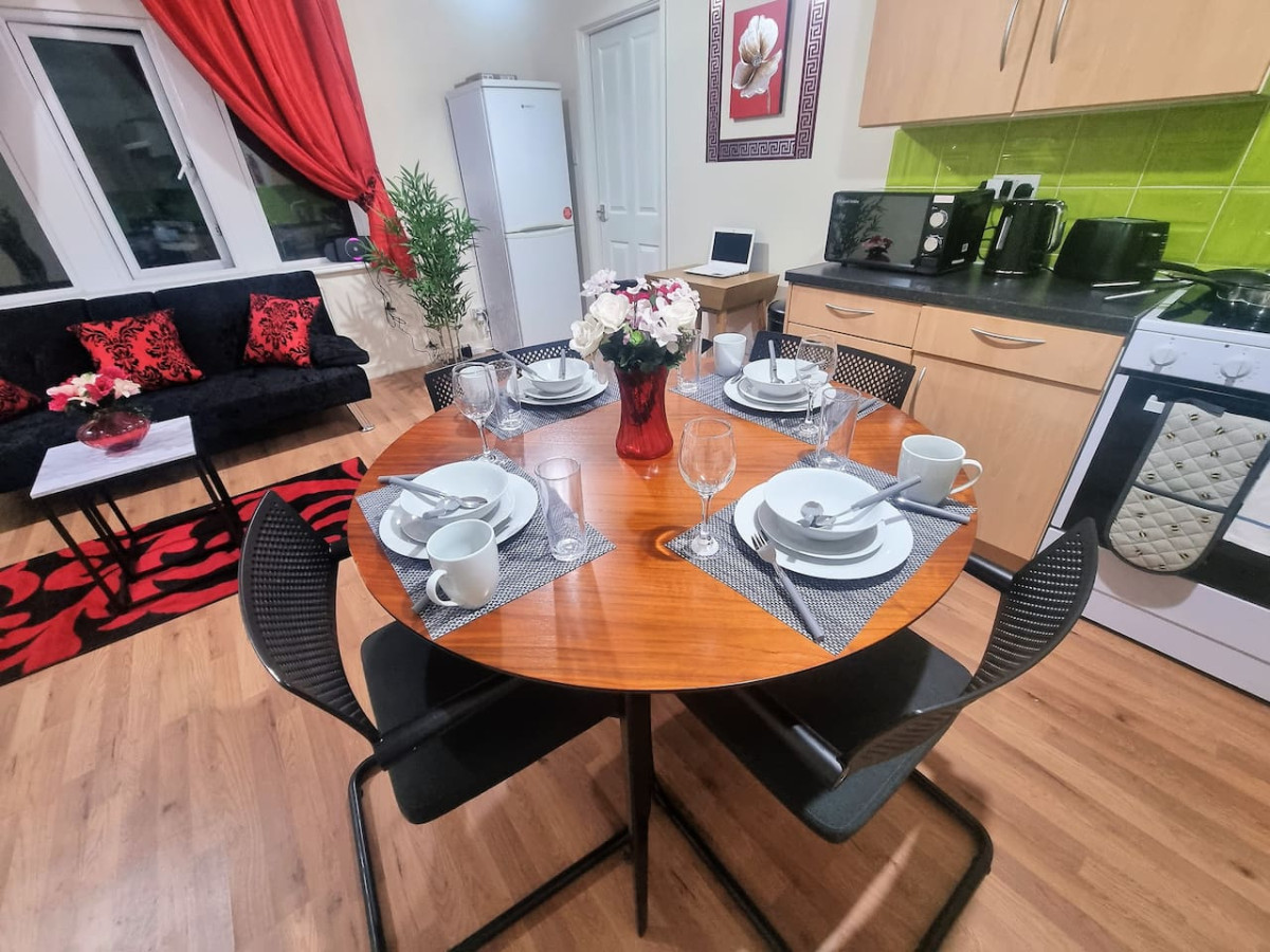 *G11H* for a cosy luxurious lovely stay + Free Parking + Free Fast WiFi perfect for work or pleasure* in Green Hill Road flat 11, green hill house - Property image 21 - VivreStays