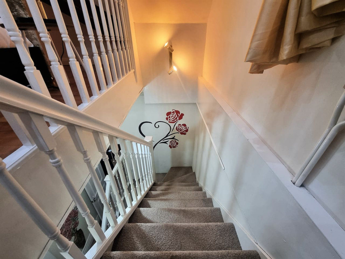 *G11H* for a cosy luxurious lovely stay + Free Parking + Free Fast WiFi perfect for work or pleasure* in Green Hill Road flat 11, green hill house - Property image 27 - VivreStays