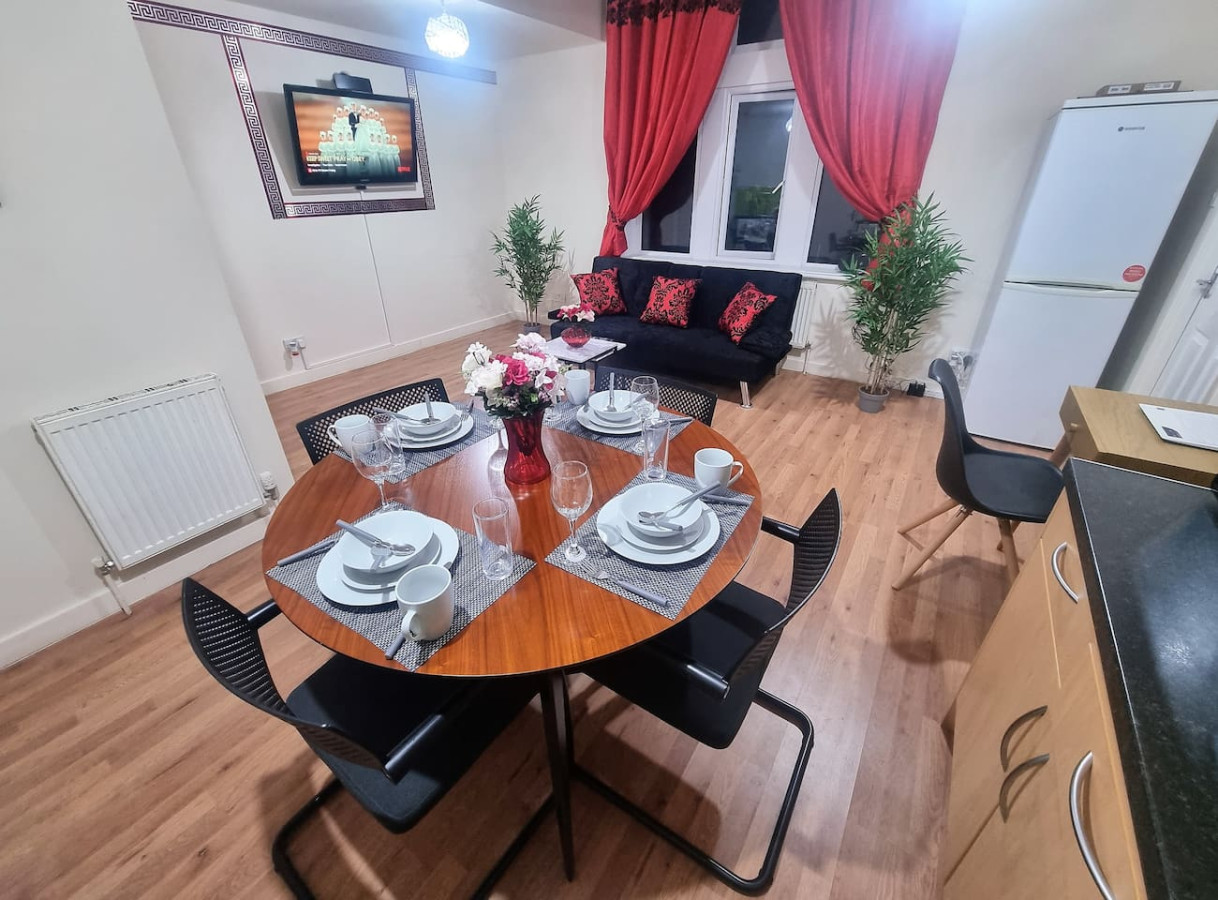 *G11H* for a cosy luxurious lovely stay + Free Parking + Free Fast WiFi perfect for work or pleasure* in Green Hill Road flat 11, green hill house - Property image 13 - VivreStays