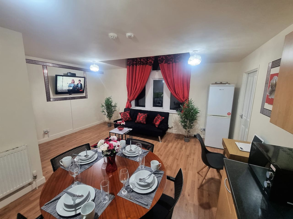 *G11H* for a cosy luxurious lovely stay + Free Parking + Free Fast WiFi perfect for work or pleasure* in Green Hill Road flat 11, green hill house - Property image 2 - VivreStays
