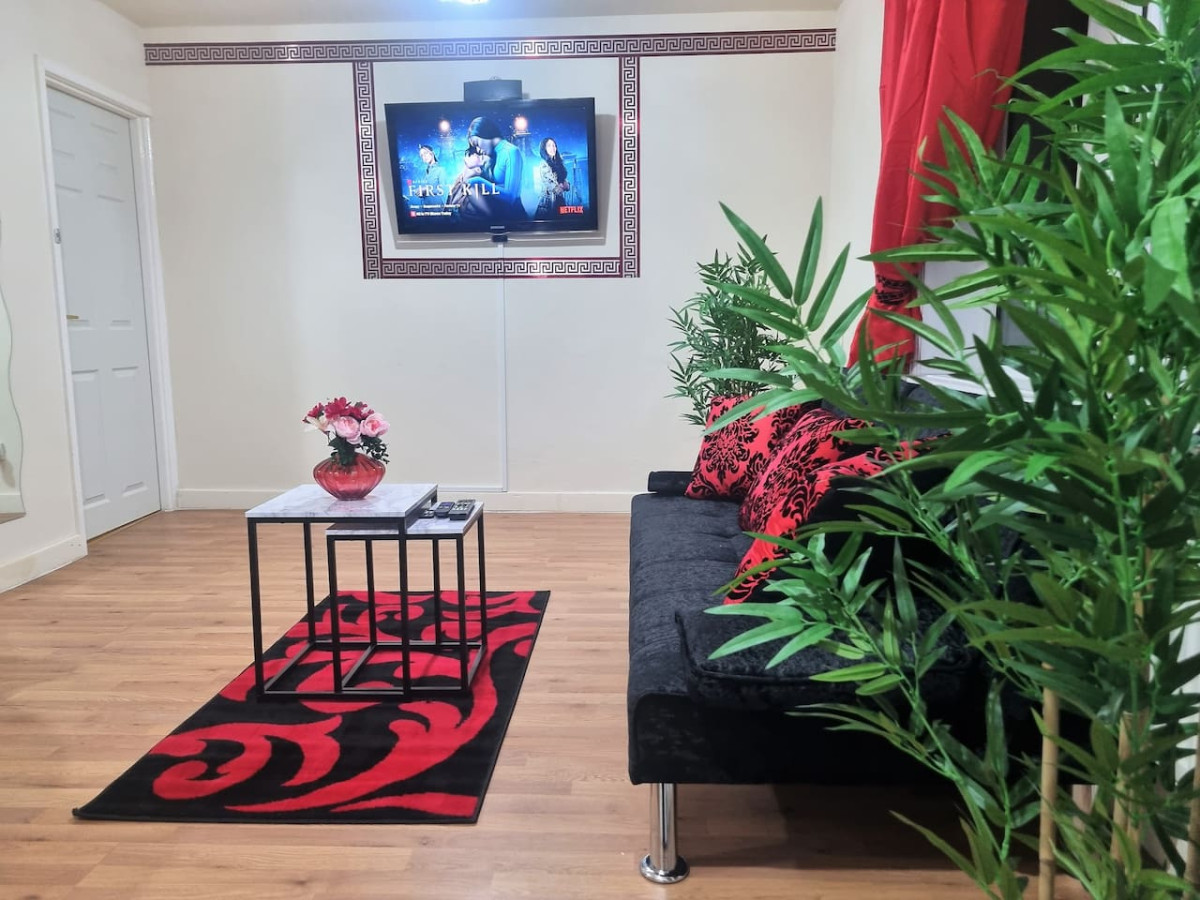 *G11H* for a cosy luxurious lovely stay + Free Parking + Free Fast WiFi perfect for work or pleasure* in Green Hill Road flat 11, green hill house - Property image 15 - VivreStays