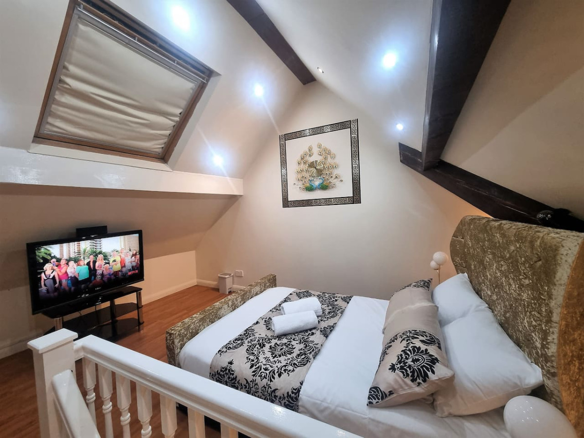 *G11H* for a cosy luxurious lovely stay + Free Parking + Free Fast WiFi perfect for work or pleasure* in Green Hill Road flat 11, green hill house - Property image 9 - VivreStays