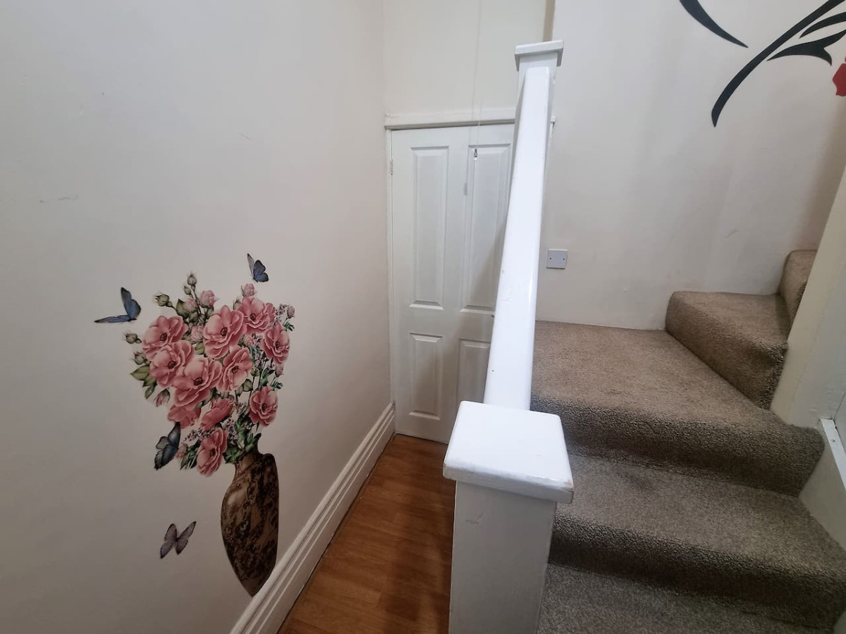 *G11H* for a cosy luxurious lovely stay + Free Parking + Free Fast WiFi perfect for work or pleasure* in Green Hill Road flat 11, green hill house - Property image 28 - VivreStays