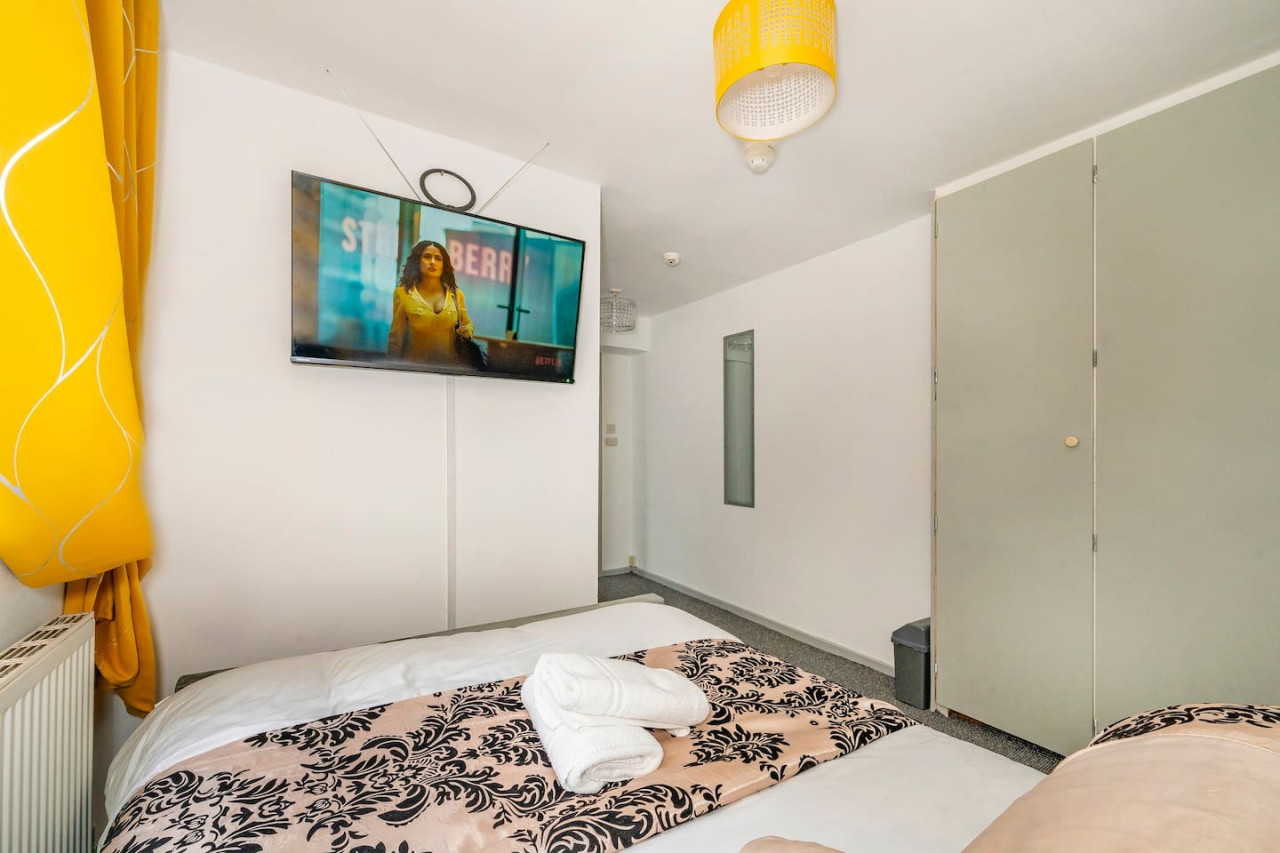 For Your most relaxed and cosy stay in Greenhill House, 1 Green Hill Rd, Leeds LS12 3PZ, UK - Property image 3 - VivreStays