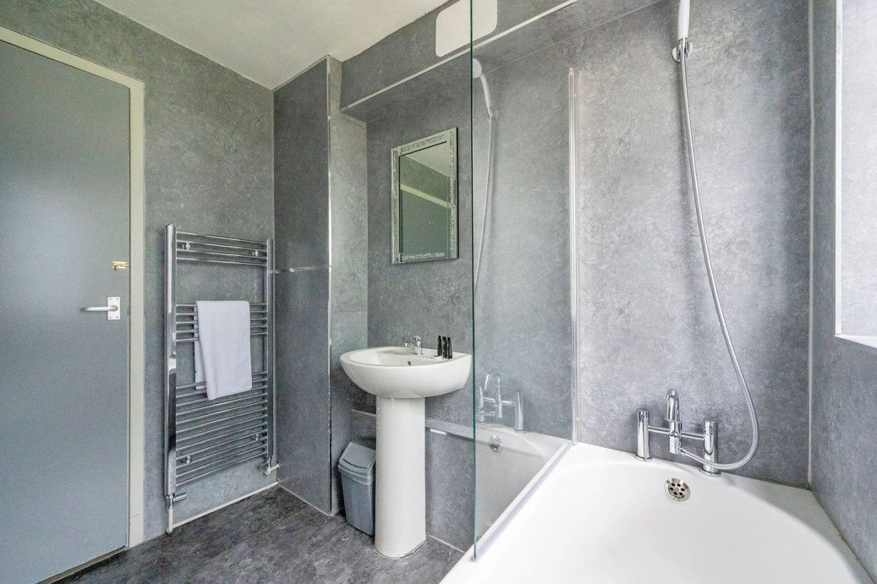 For Your most relaxed and cosy stay in Greenhill House, 1 Green Hill Rd, Leeds LS12 3PZ, UK - Property image 5 - VivreStays