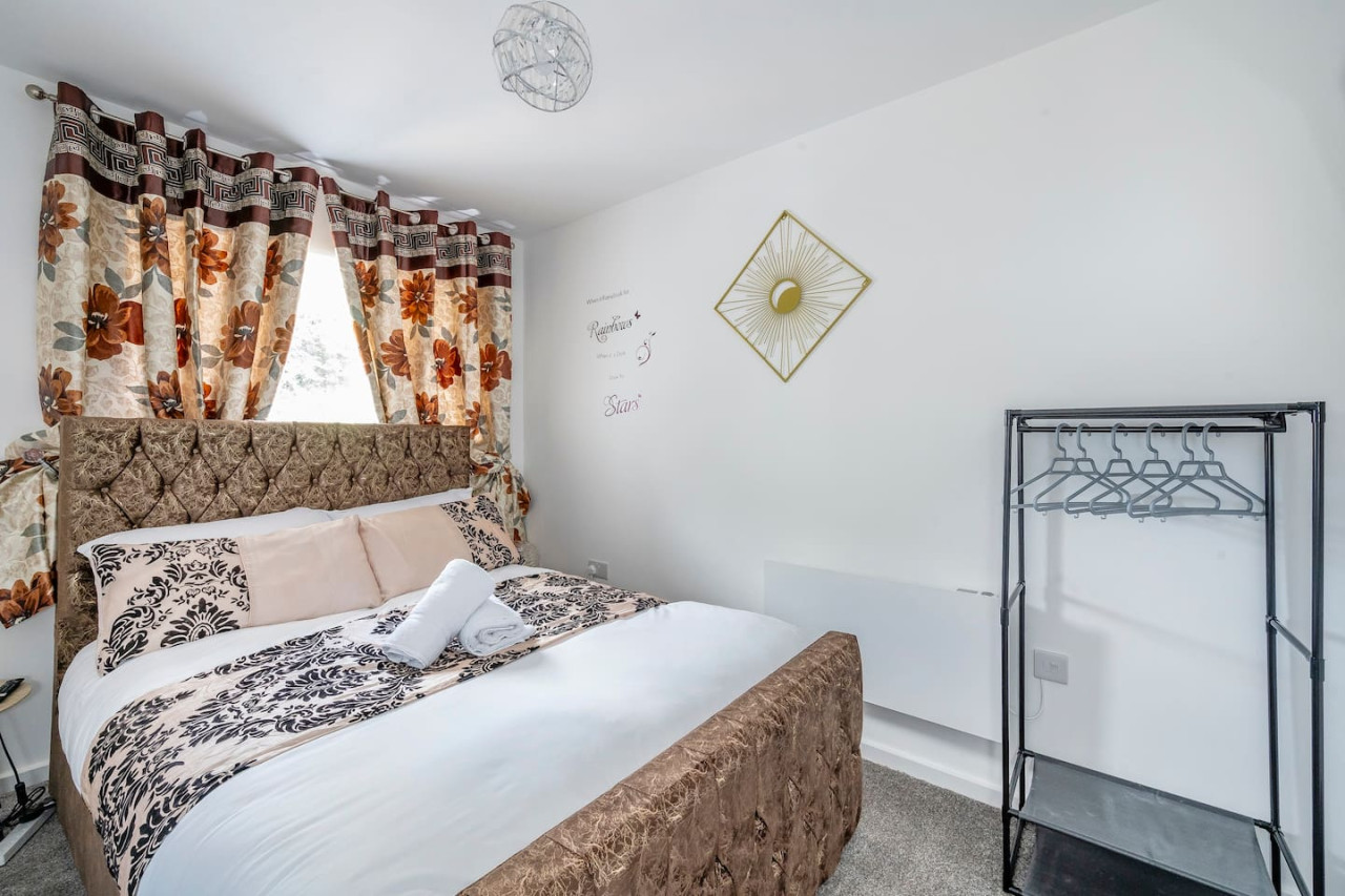 *F1BR* for your most relaxed & Cosy stay + parking in 481 Bradford Road - Property image 6 - VivreStays