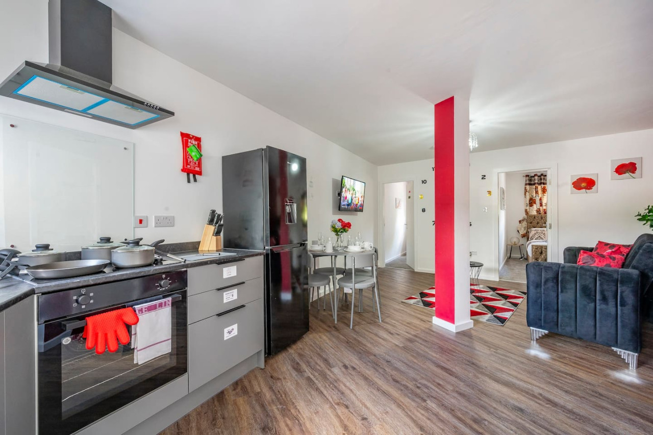 *F1BR* for your most relaxed & Cosy stay + parking in 481 Bradford Road - Property image 10 - VivreStays