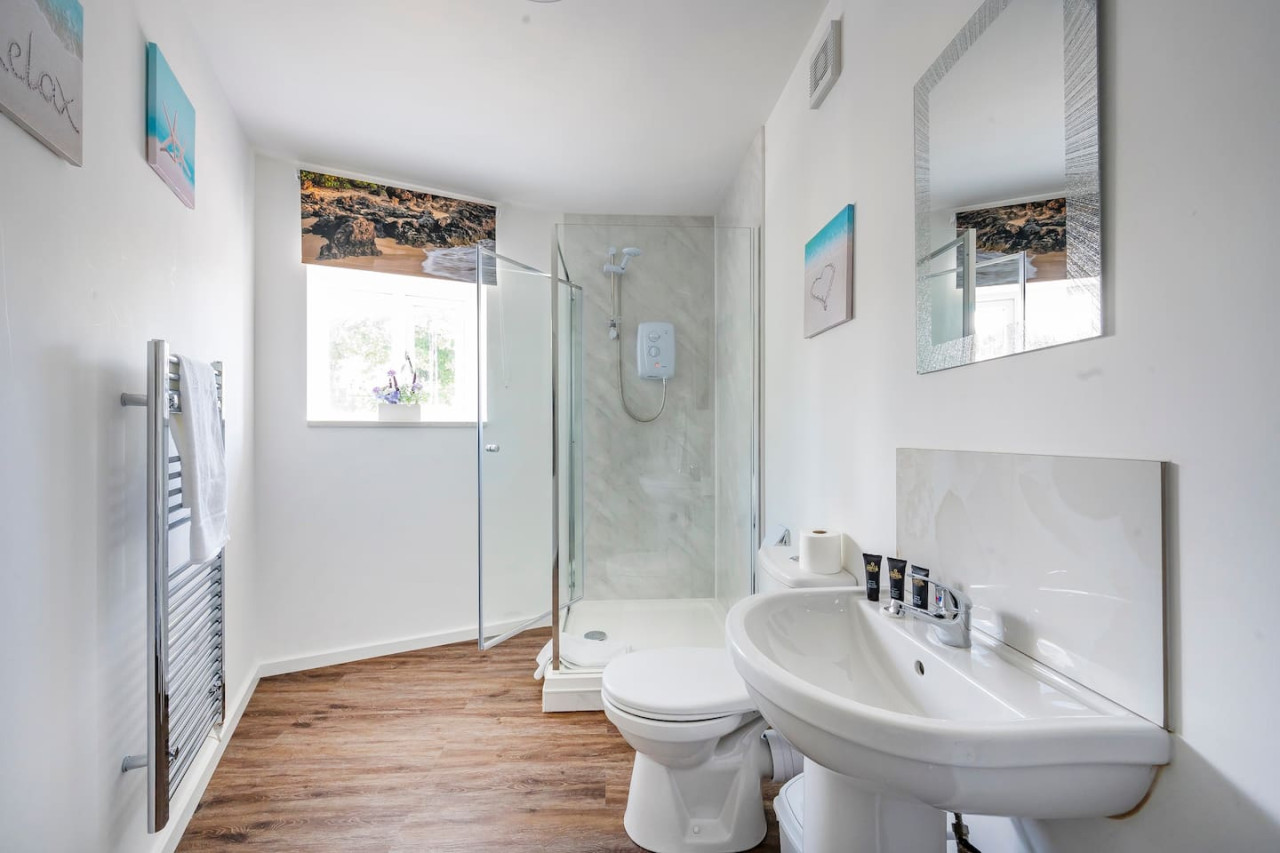 *F2BR* for your most relaxed & Cosy stay in 481 Bradford Road - Property image 4 - VivreStays