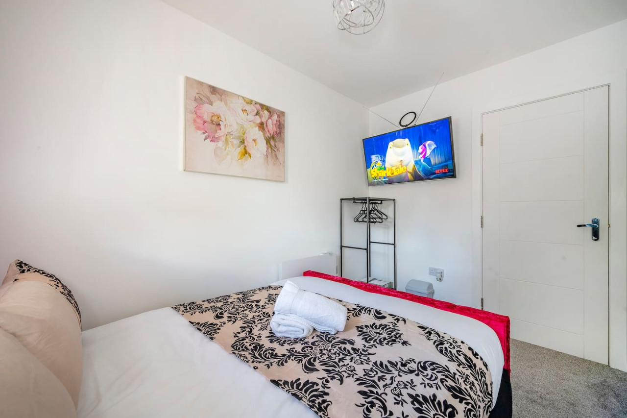 *F2BR* for your most relaxed & Cosy stay in 481 Bradford Road - Property image 8 - VivreStays