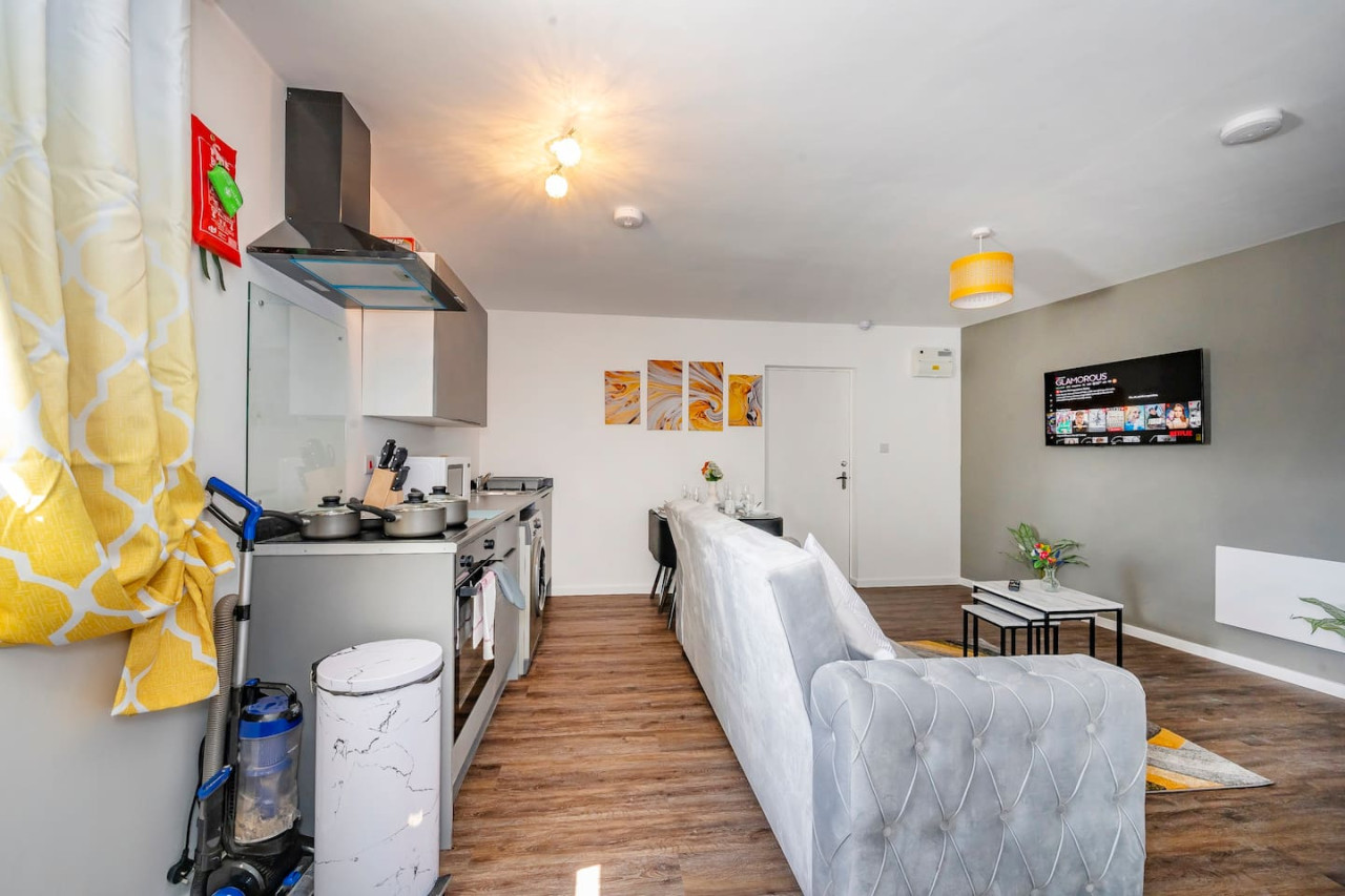 *F2BR* for your most relaxed & Cosy stay in 481 Bradford Road - Property image 3 - VivreStays
