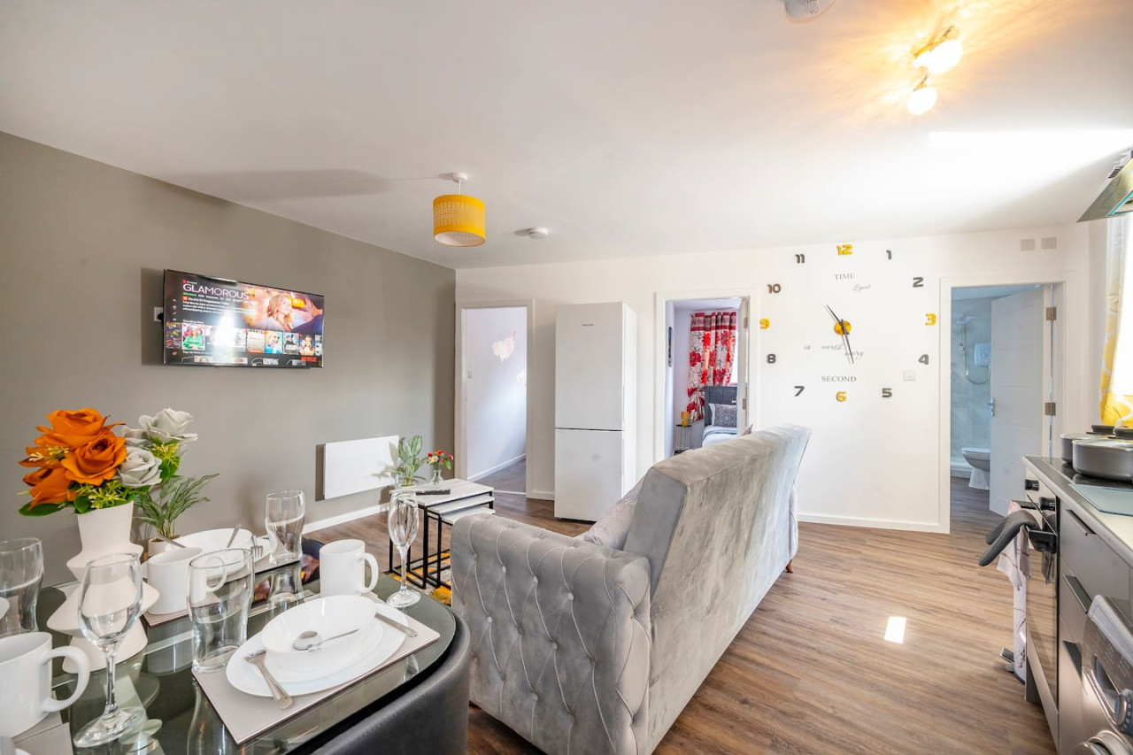 *F2BR* for your most relaxed & Cosy stay in 481 Bradford Road - Property image 10 - VivreStays