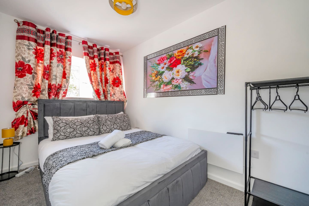 *F2BR* for your most relaxed & Cosy stay in 481 Bradford Road - Property image 6 - VivreStays