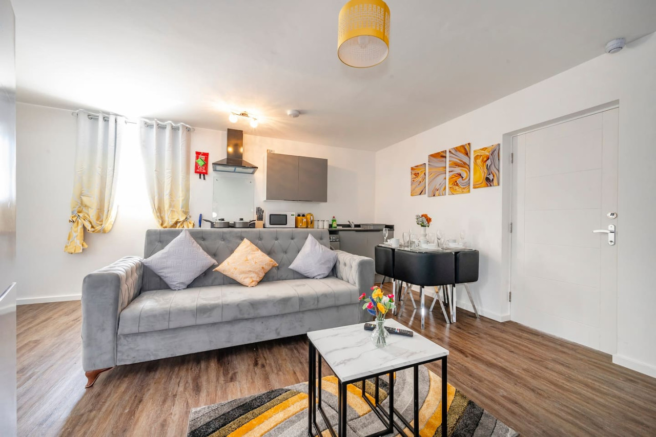 *F2BR* for your most relaxed & Cosy stay in 481 Bradford Road - Property image 9 - VivreStays