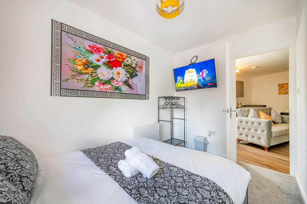 *F2BR* for your most relaxed & Cosy stay in 481 Bradford Road - Property image 7 - VivreStays