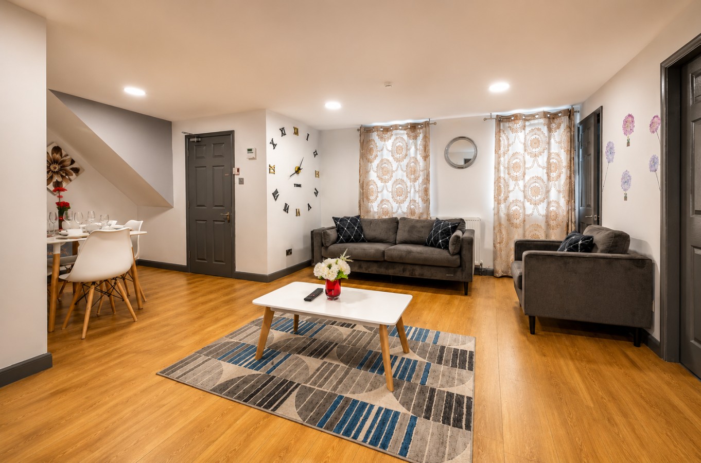 GreenHill Flat 2 for your Cosy stay +Private Parking in Greenhill House, 1 Green Hill Road - Property image 5 - VivreStays