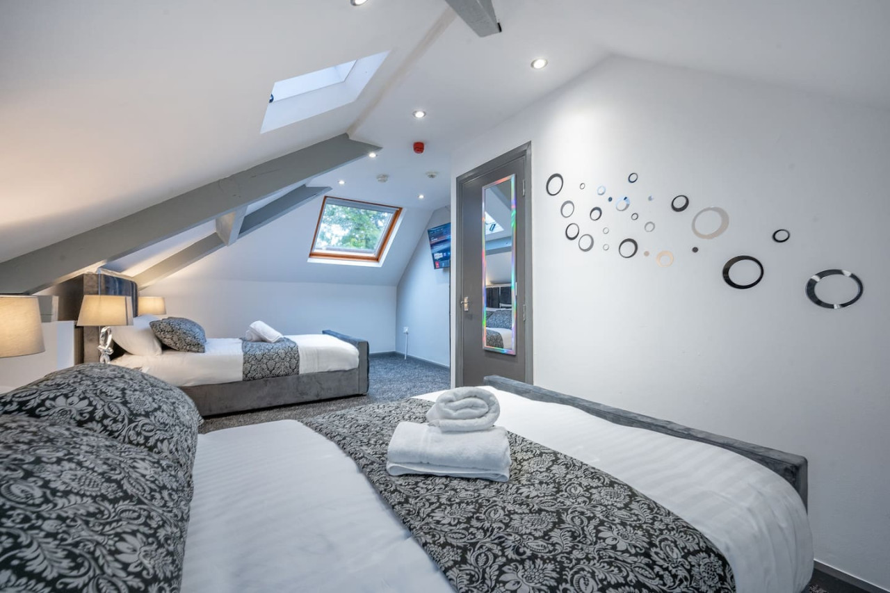 *F4GH for your most relaxed & Cosy stay + Parking in Greenhill House, 1 Green Hill Road - Property image 11 - VivreStays