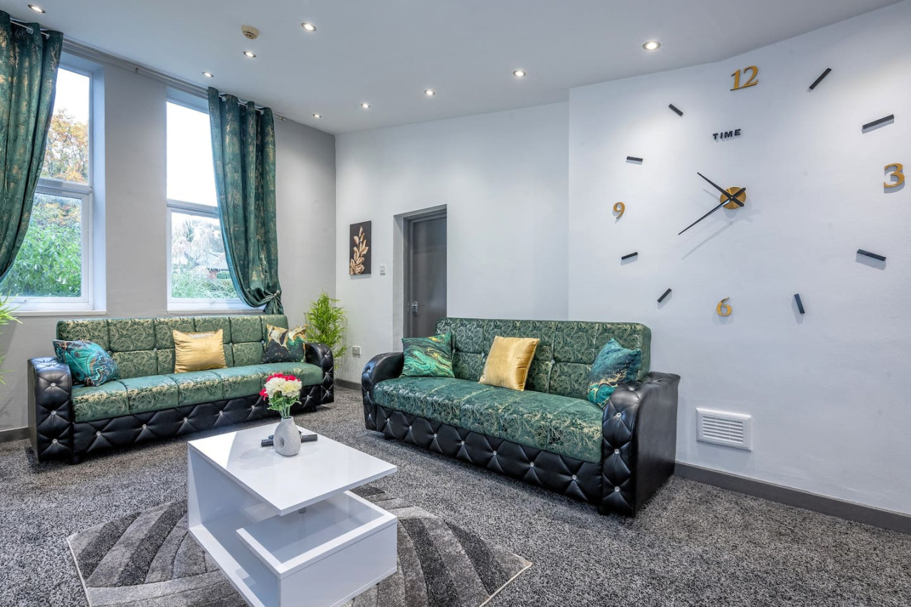 *F4GH for your most relaxed & Cosy stay + Parking in Greenhill House, 1 Green Hill Road - Property image 15 - VivreStays
