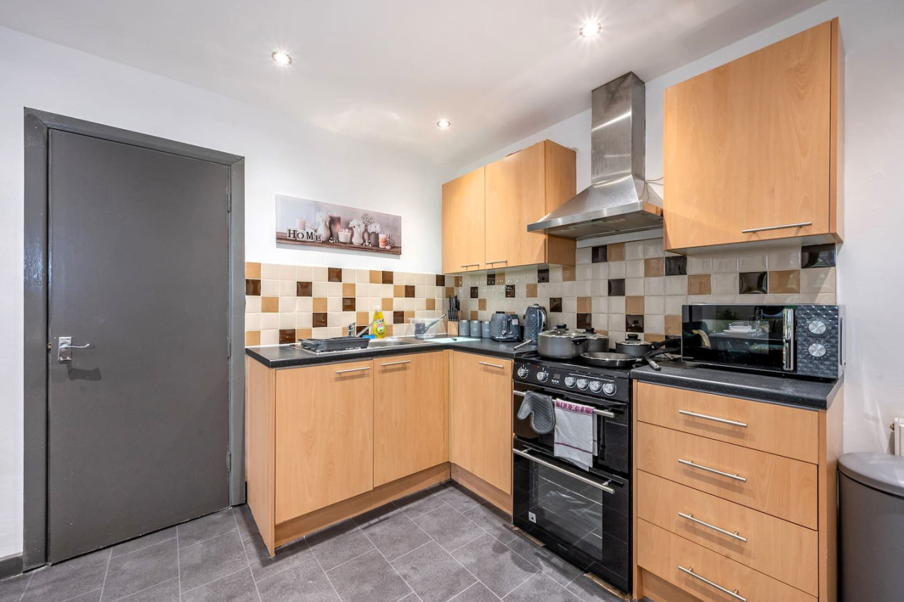 *F4GH for your most relaxed & Cosy stay + Parking in Greenhill House, 1 Green Hill Road - Property image 17 - VivreStays