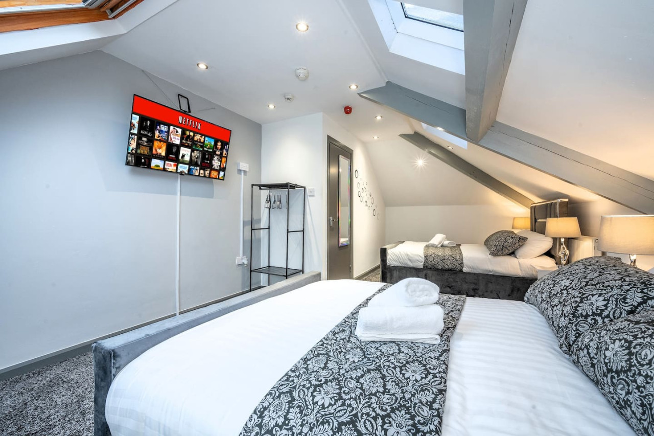 *F4GH for your most relaxed & Cosy stay + Parking in Greenhill House, 1 Green Hill Road - Property image 9 - VivreStays