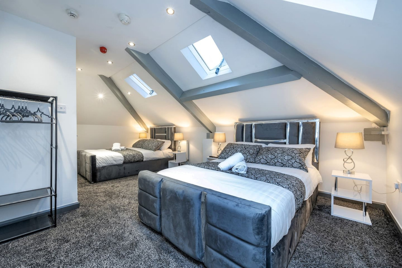 *F4GH for your most relaxed & Cosy stay + Parking in Greenhill House, 1 Green Hill Road - Property image 5 - VivreStays
