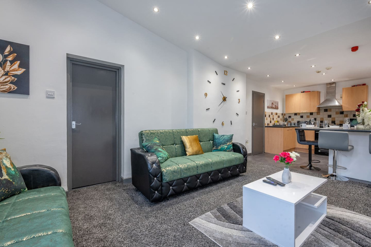 *F4GH for your most relaxed & Cosy stay + Parking in Greenhill House, 1 Green Hill Road - Property image 13 - VivreStays