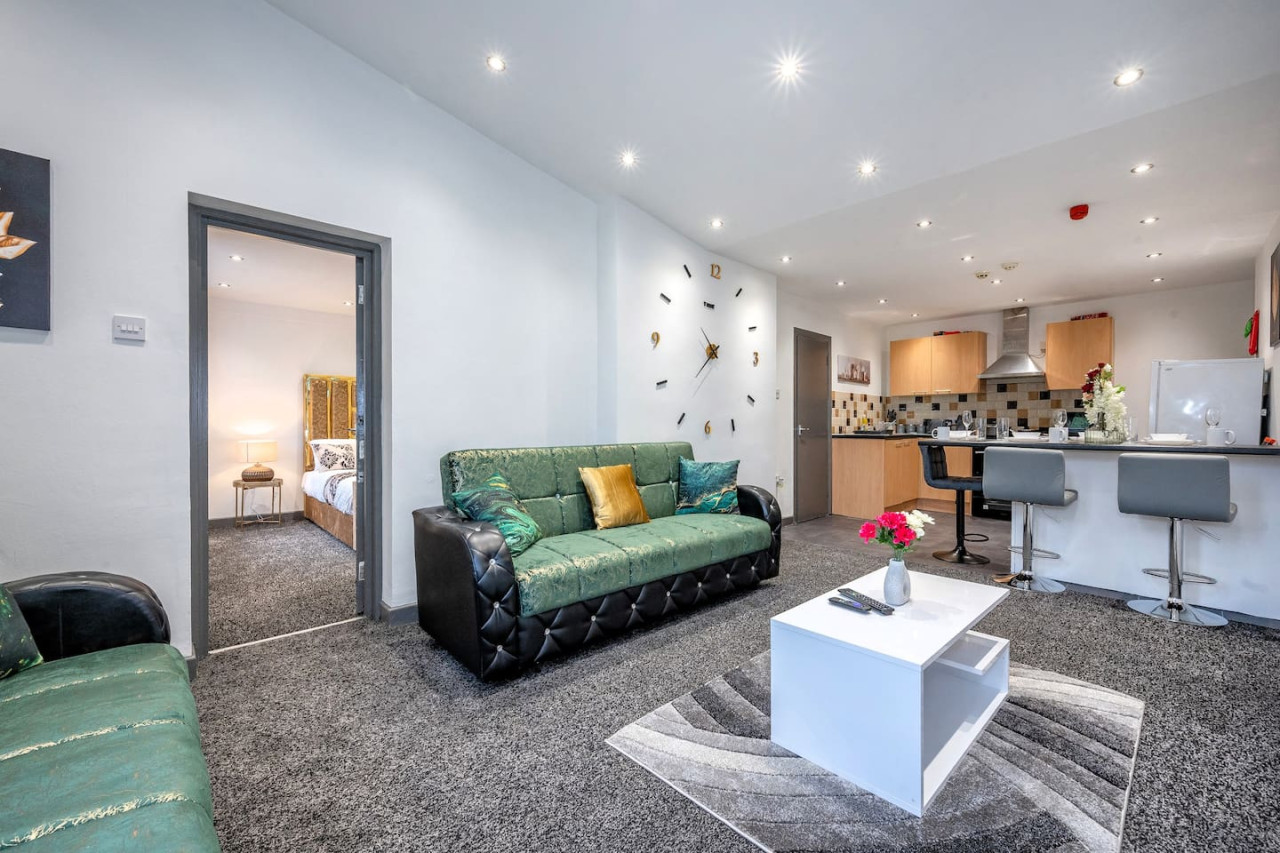 *F4GH for your most relaxed & Cosy stay + Parking in Greenhill House, 1 Green Hill Road - Property image 14 - VivreStays