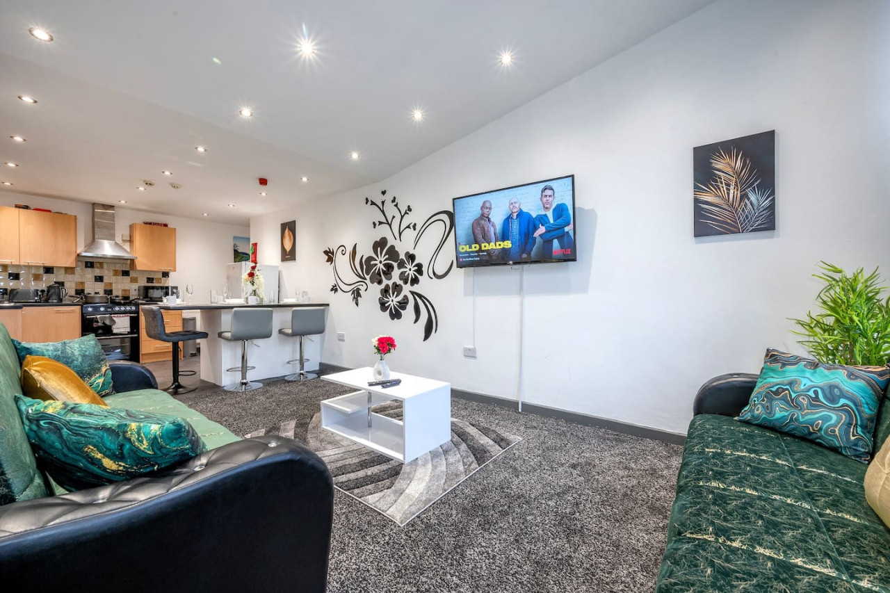 *F4GH for your most relaxed & Cosy stay + Parking in Greenhill House, 1 Green Hill Road - Property image 12 - VivreStays