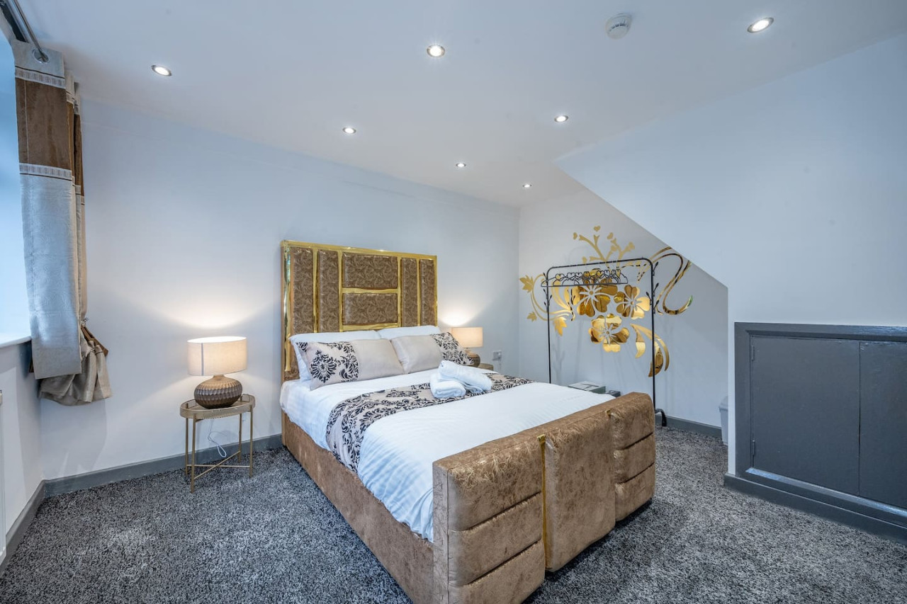 *F4GH for your most relaxed & Cosy stay + Parking in Greenhill House, 1 Green Hill Road - Property image 7 - VivreStays