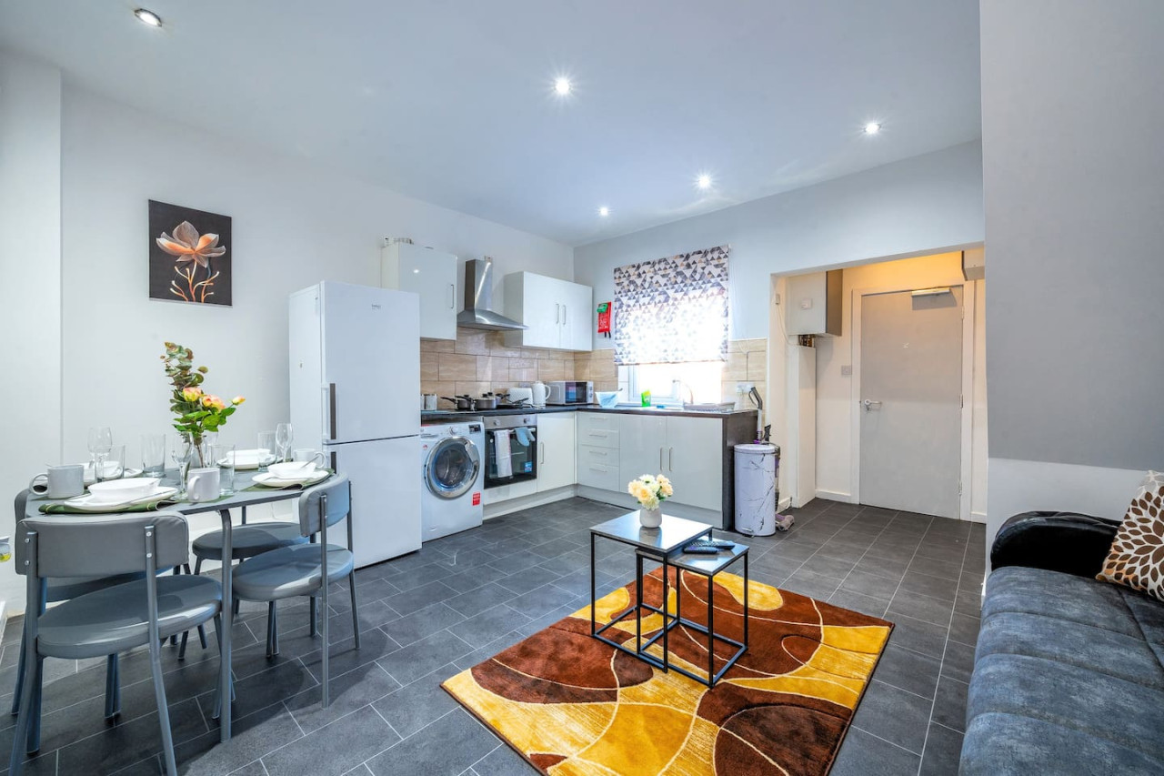 *372kr* For your relaxed & Cosy stay + Parking in 372 Kirkstall Road - Property image 3 - VivreStays
