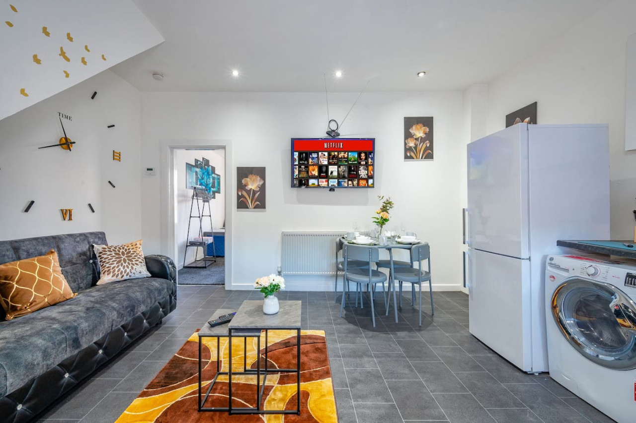 *372kr* For your relaxed & Cosy stay + Parking in 372 Kirkstall Road - Property image 8 - VivreStays