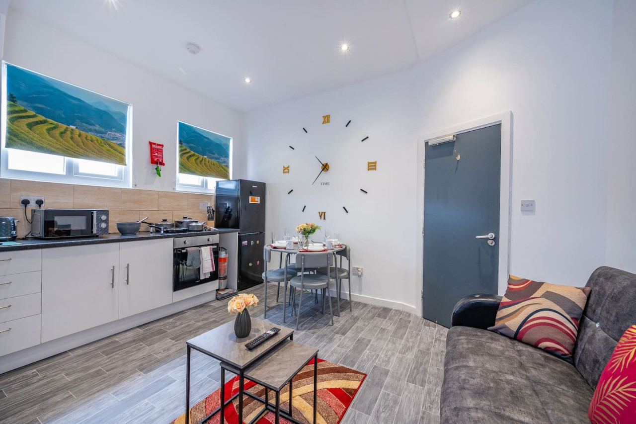 *F1kr* For your relaxed & Cosy stay + Parking in 372 Kirkstall Road flat 1 - Property image 3 - VivreStays