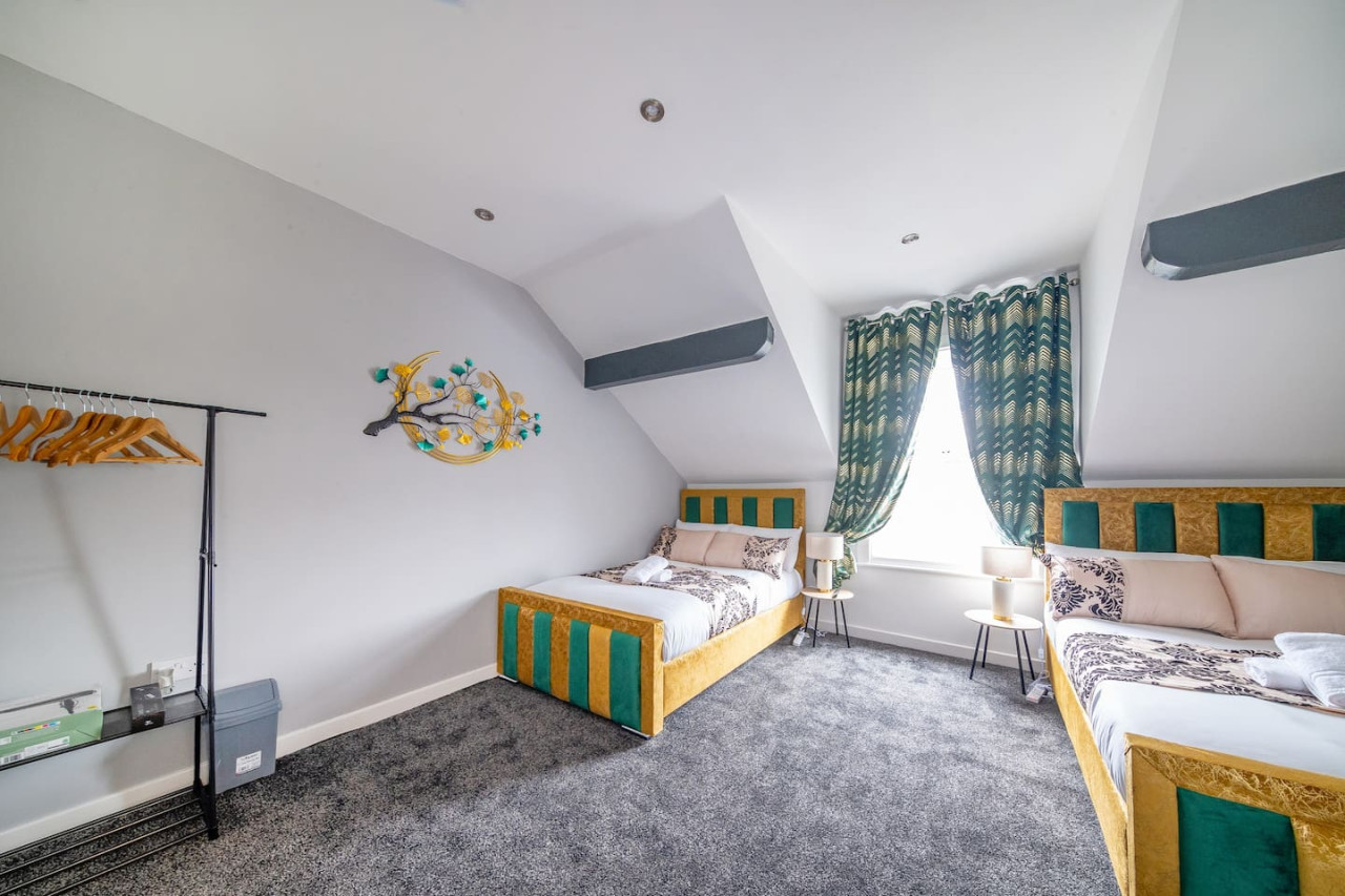 *F1kr* For your relaxed & Cosy stay + Parking serviced apartment - Burley - VivreStays
