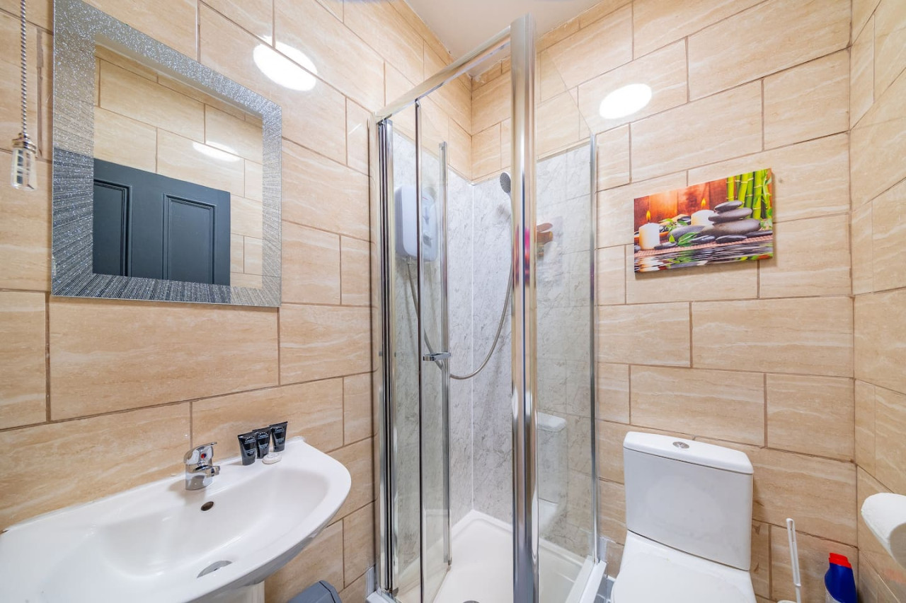 *F1kr* For your relaxed & Cosy stay + Parking in 372 Kirkstall Road flat 1 - Property image 4 - VivreStays