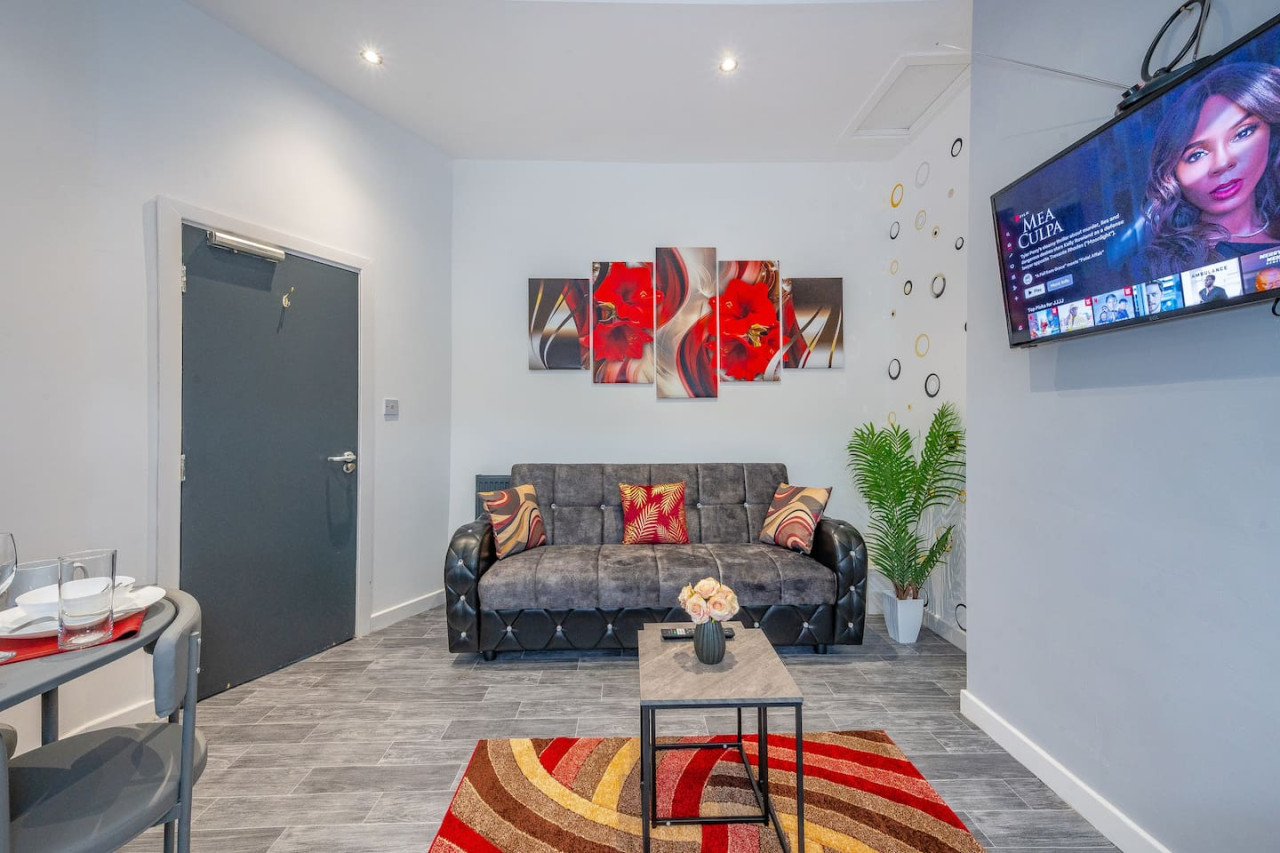 *F1kr* For your relaxed & Cosy stay + Parking in 372 Kirkstall Road flat 1 - Property image 2 - VivreStays