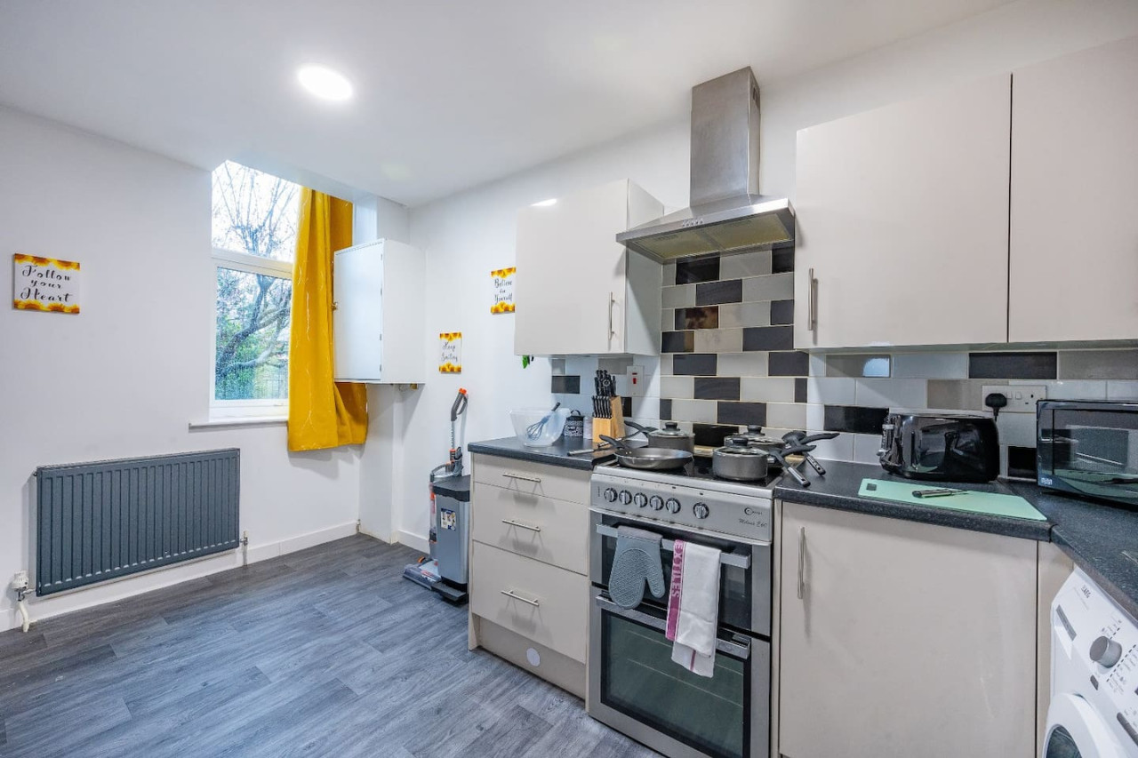 *F18GH* For relaxed & Cosy stay/Free Parking/WiFi in Green Hill Road - Property image 17 - VivreStays