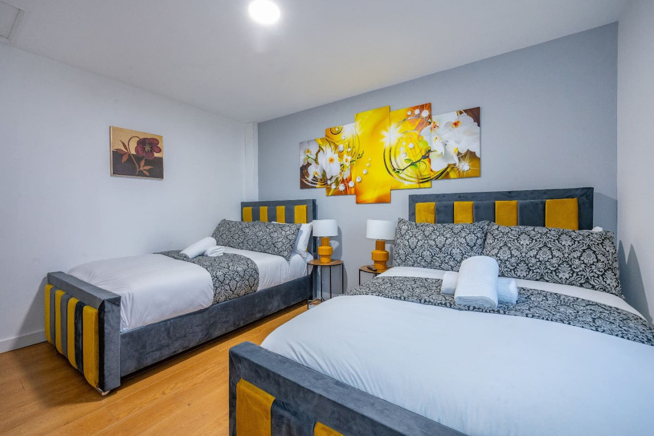 *F18GH* For relaxed & Cosy stay/Free Parking/WiFi serviced apartment - West Yorkshire - VivreStays