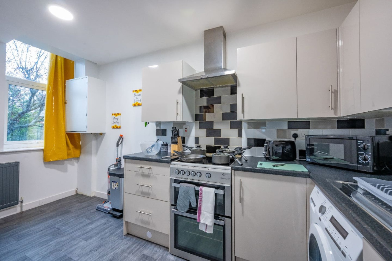 *F18GH* For relaxed & Cosy stay/Free Parking/WiFi in Green Hill Road - Property image 15 - VivreStays