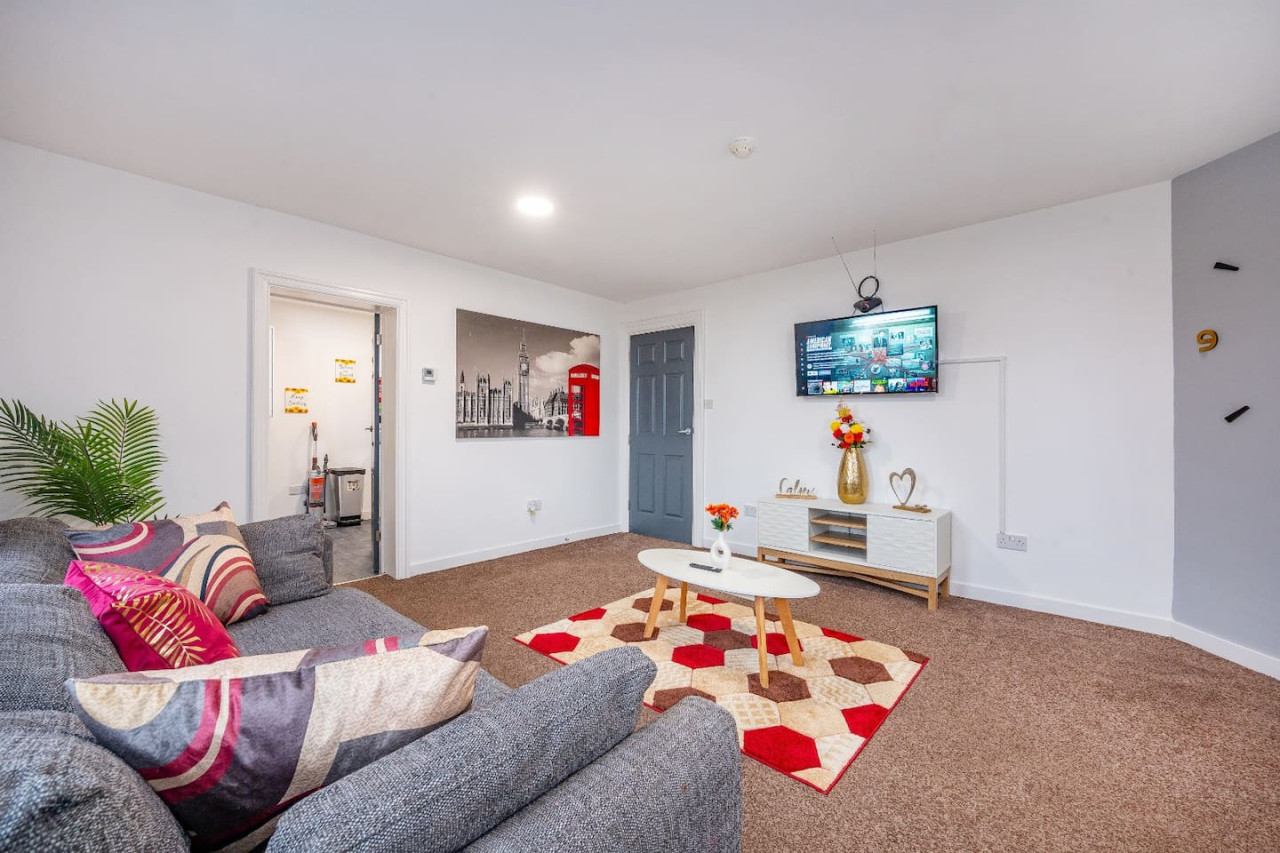 *F18GH* For relaxed & Cosy stay/Free Parking/WiFi in Green Hill Road - Property image 10 - VivreStays