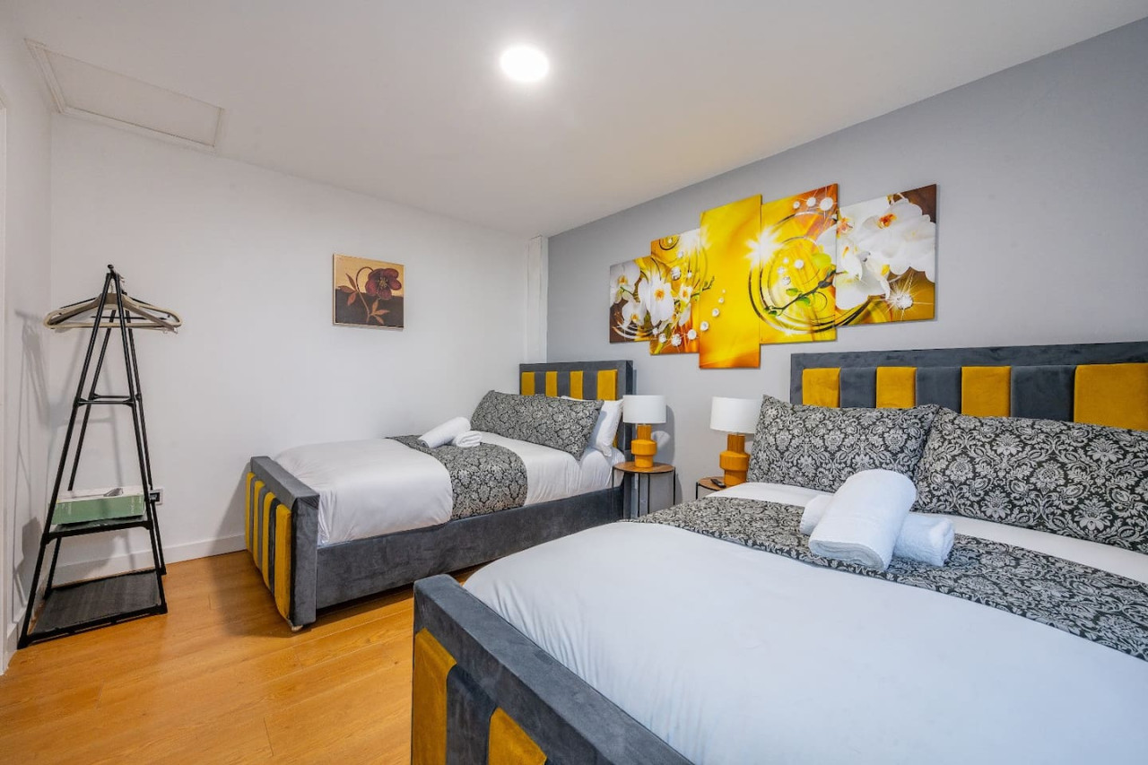 *F18GH* For relaxed & Cosy stay/Free Parking/WiFi in Green Hill Road - Property image 8 - VivreStays