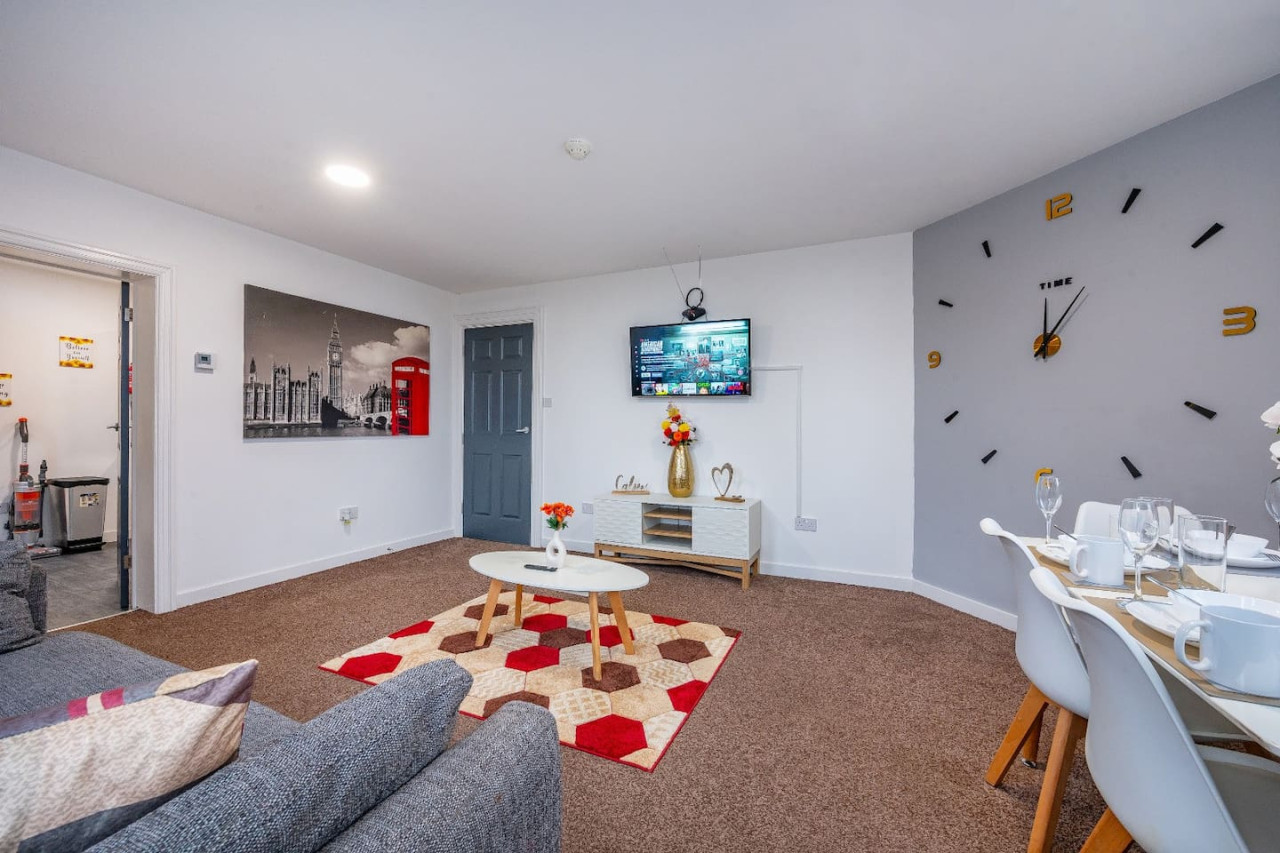 *F18GH* For relaxed & Cosy stay/Free Parking/WiFi in Green Hill Road - Property image 11 - VivreStays