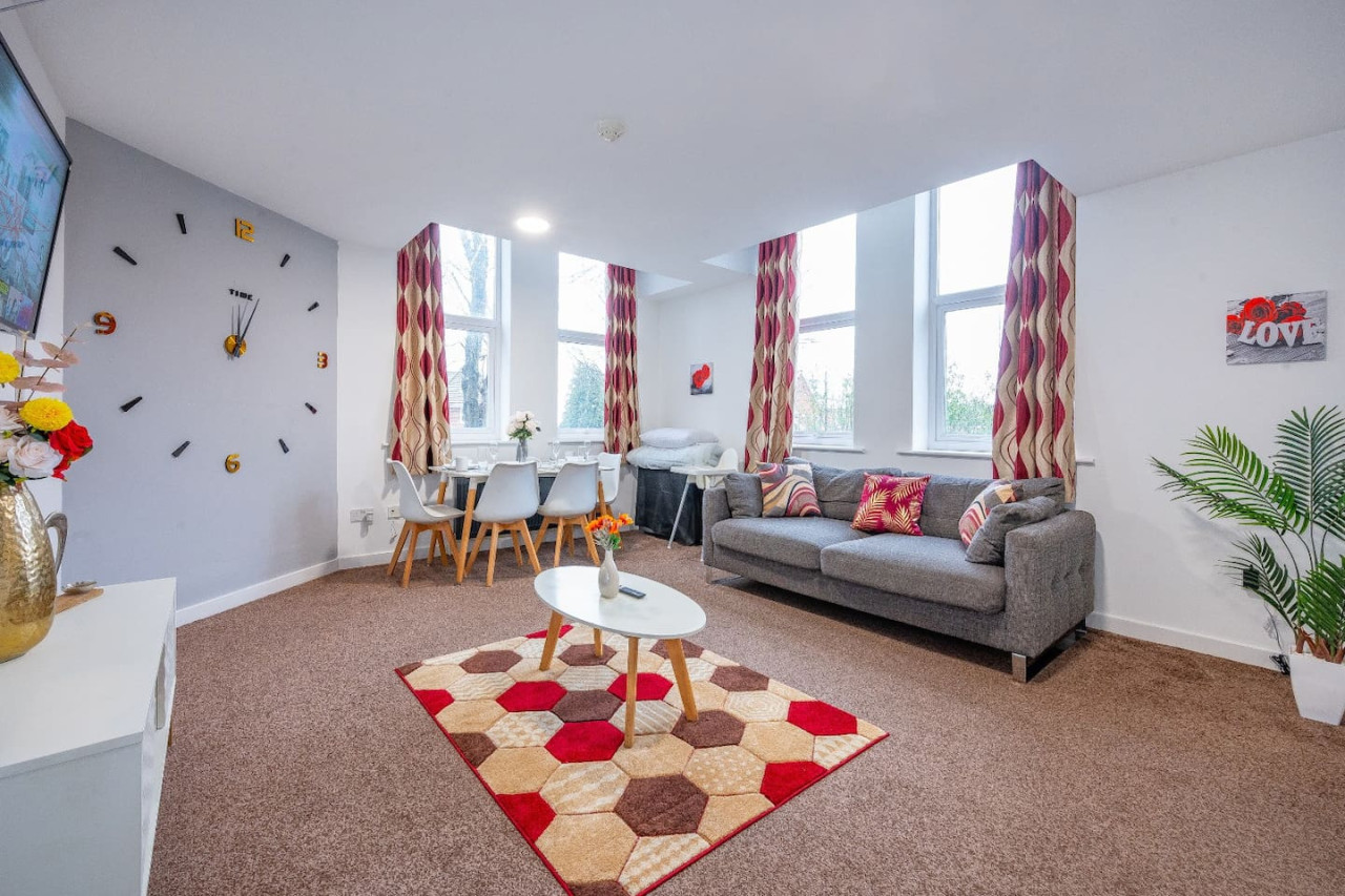 *F18GH* For relaxed & Cosy stay/Free Parking/WiFi in Green Hill Road - Property image 12 - VivreStays