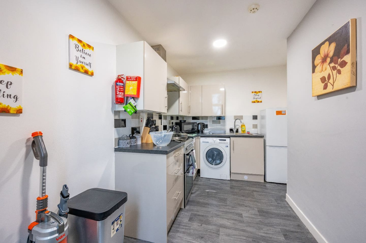 *F18GH* For relaxed & Cosy stay/Free Parking/WiFi in Green Hill Road - Property image 16 - VivreStays