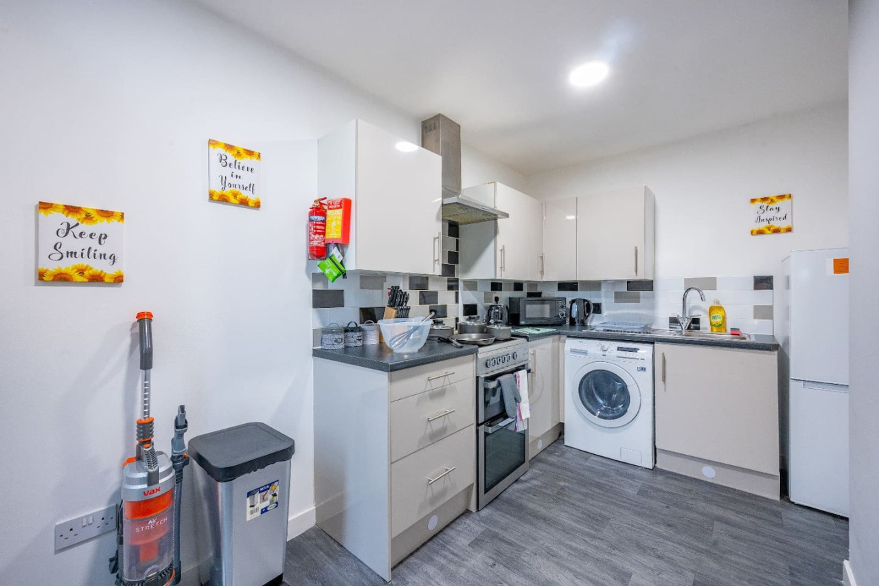 *F18GH* For relaxed & Cosy stay/Free Parking/WiFi in Green Hill Road - Property image 3 - VivreStays