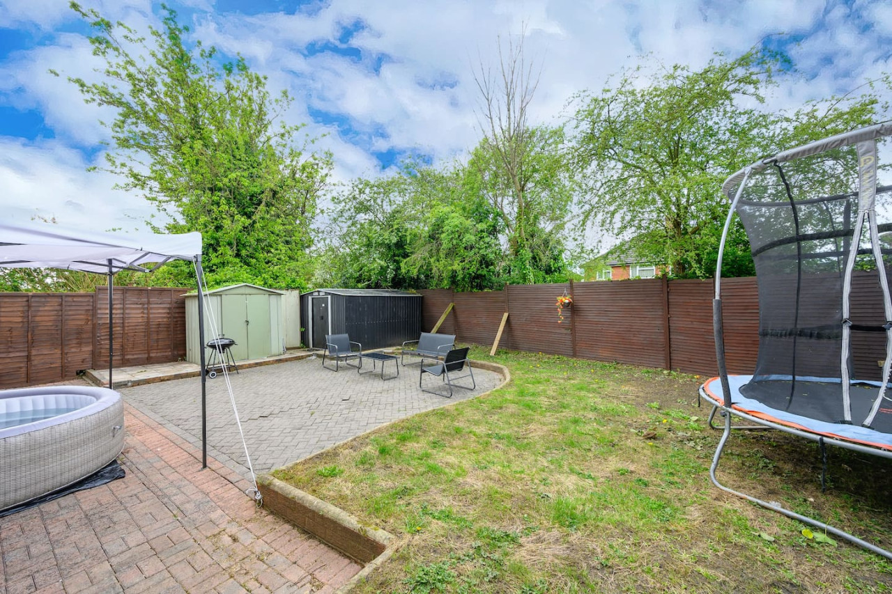 *328OL* For your relaxed & Cosy stay + Parking in 328 Oakwood Ln, Leeds LS8, UK - Property image 43 - VivreStays
